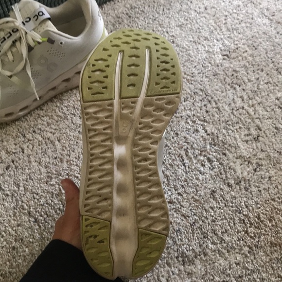 On cloud sneakers - Picture 5 of 7